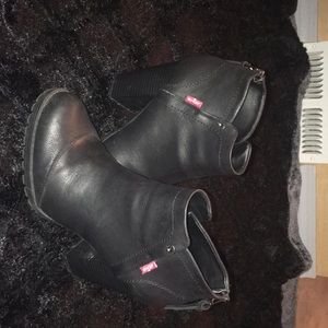 Ankle high heel boots